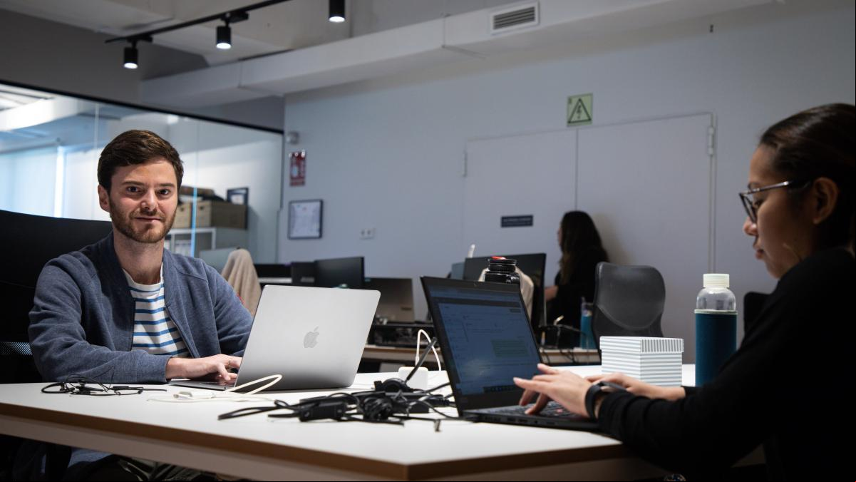 Un joven inmigrante de Uruguay crea una startup para trámites de extranjería