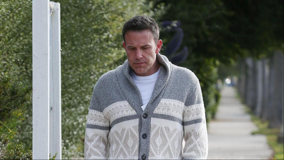 Ben Affleck, de nuevo sin el anillo de compromiso para ir a ver a su exmujer y su hija Ben Affleck, de nuevo sin el anillo de compromiso para ir a ver a su exmujer y su hija