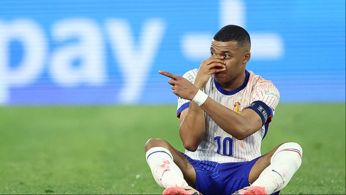 Mbappé deberá jugar con una máscara hecha con “materiales blandos, ligeros y acolchados”