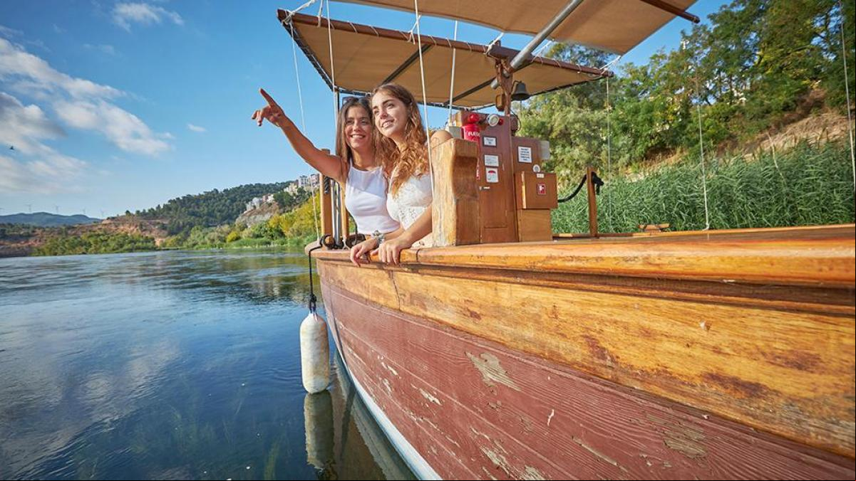 Navegando en laúd por el Ebro desde la laguna de Ascó