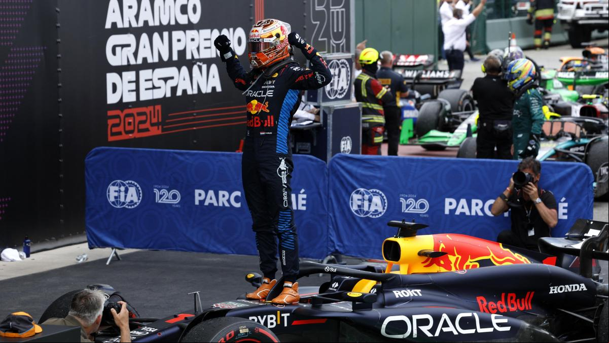 Verstappen sufre para ganar ante el acoso de Norris en un Montmeló hasta los topes