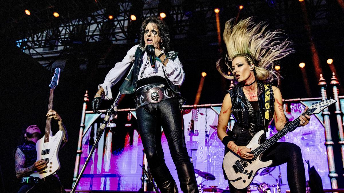 Alice Cooper da una lección de rock en el festival Alma del Poble Espanyol