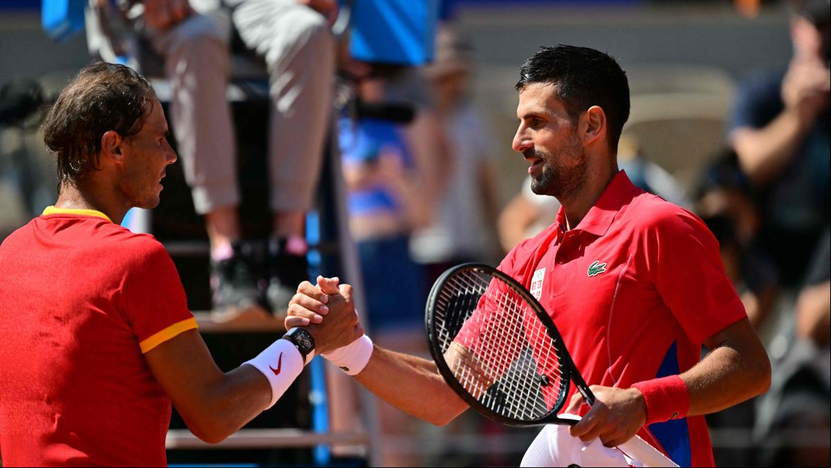 Djokovic desata la ira del público por un mal gesto ante Rafa Nadal
