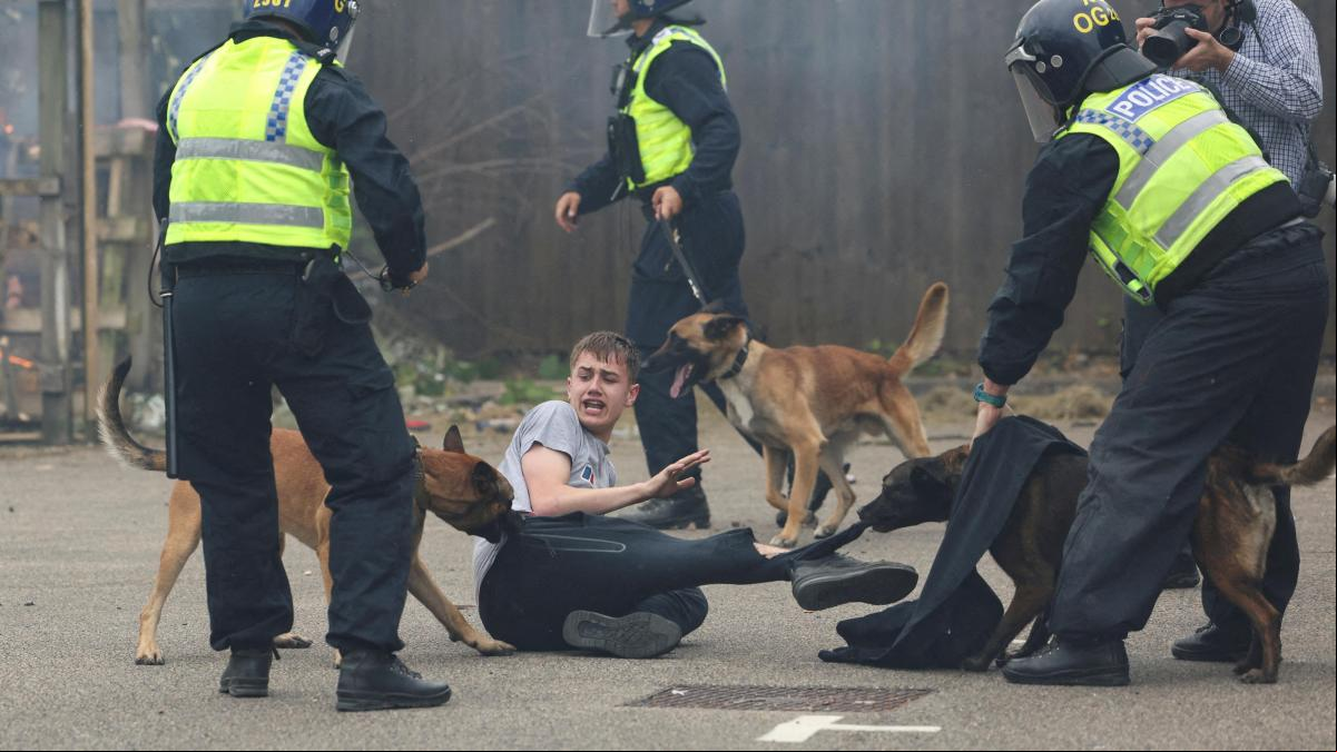 El gobierno británico no logra poner fin a la ola de violencia de ultraderecha
