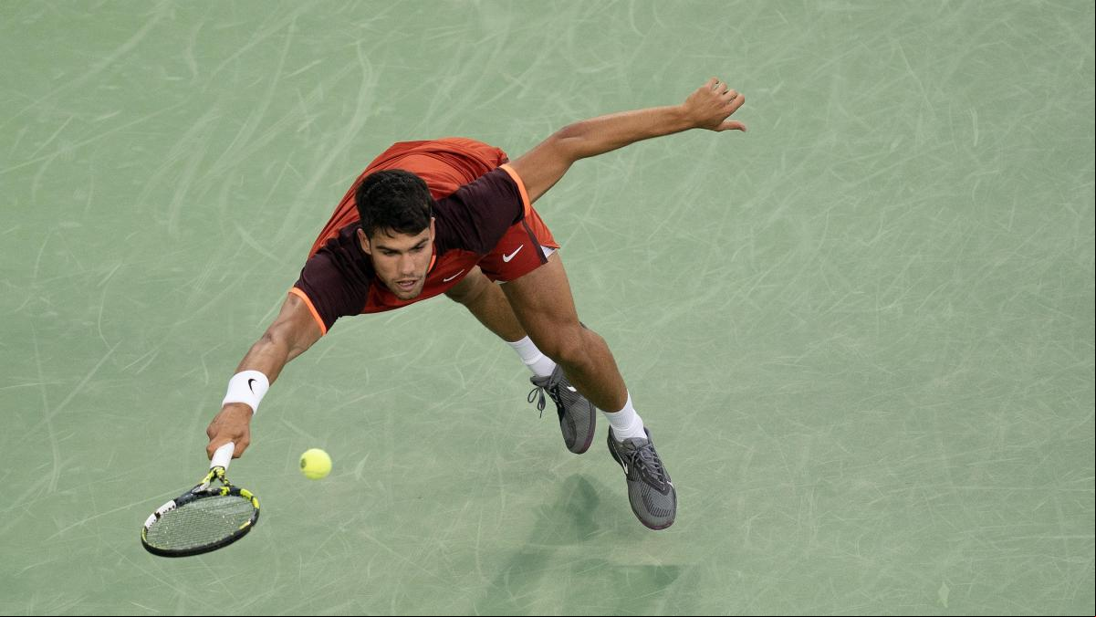 Suspendido por la lluvia en pleno tie-break el partido entre Alcaraz y Monfils