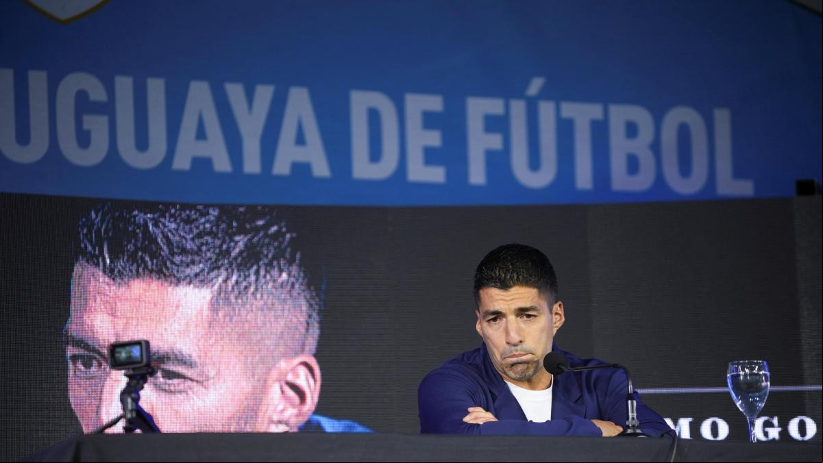 Luis Suárez se rompe en lágrimas al anunciar que deja la selección de Uruguay