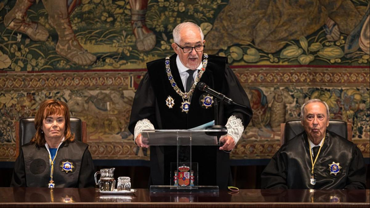 Conde-Pumpido recuerda el deber de acatar las decisiones del TC días antes de abordar la ley de Amnistía