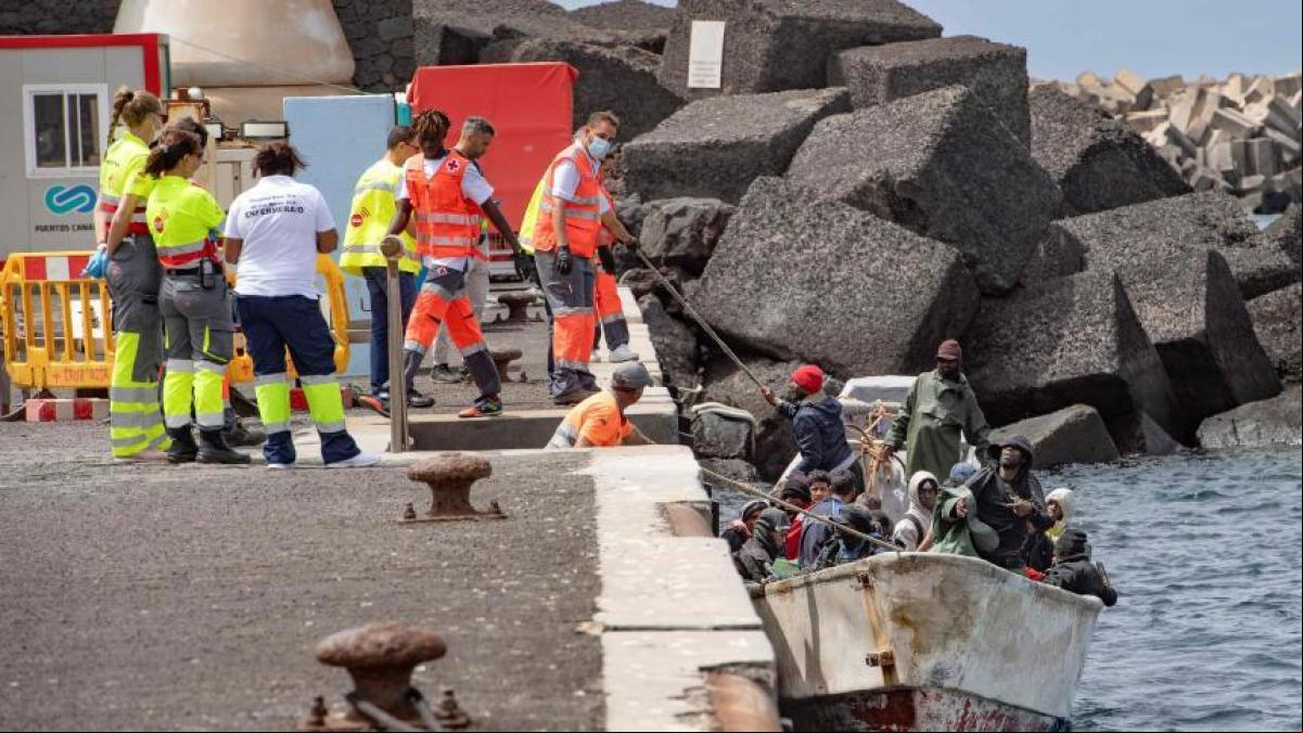 Cerca de 800 migrantes han llegado a Canarias en doce embarcaciones este fin de semana