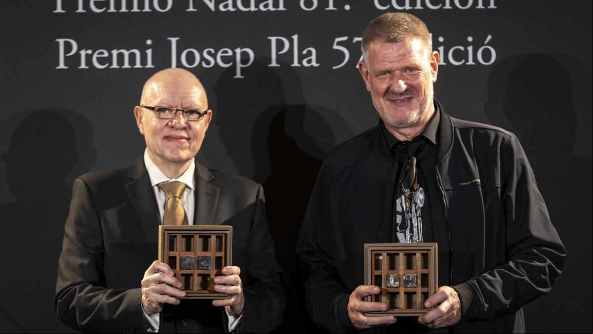 Jorge Fernández Díaz gana el premio Nadal, y David Bueno, el Josep Pla