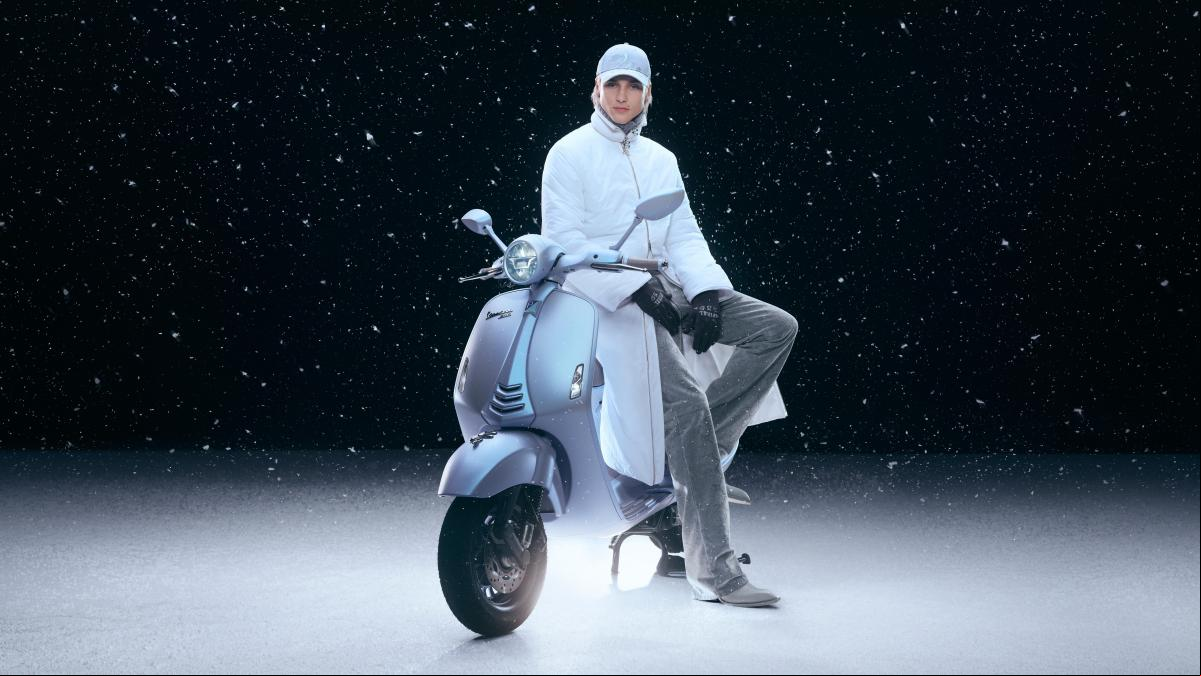 Una exclusiva Vespa de hielo y nieve para el año chino de la serpiente: 888 unidades a 12.000 euros cada una