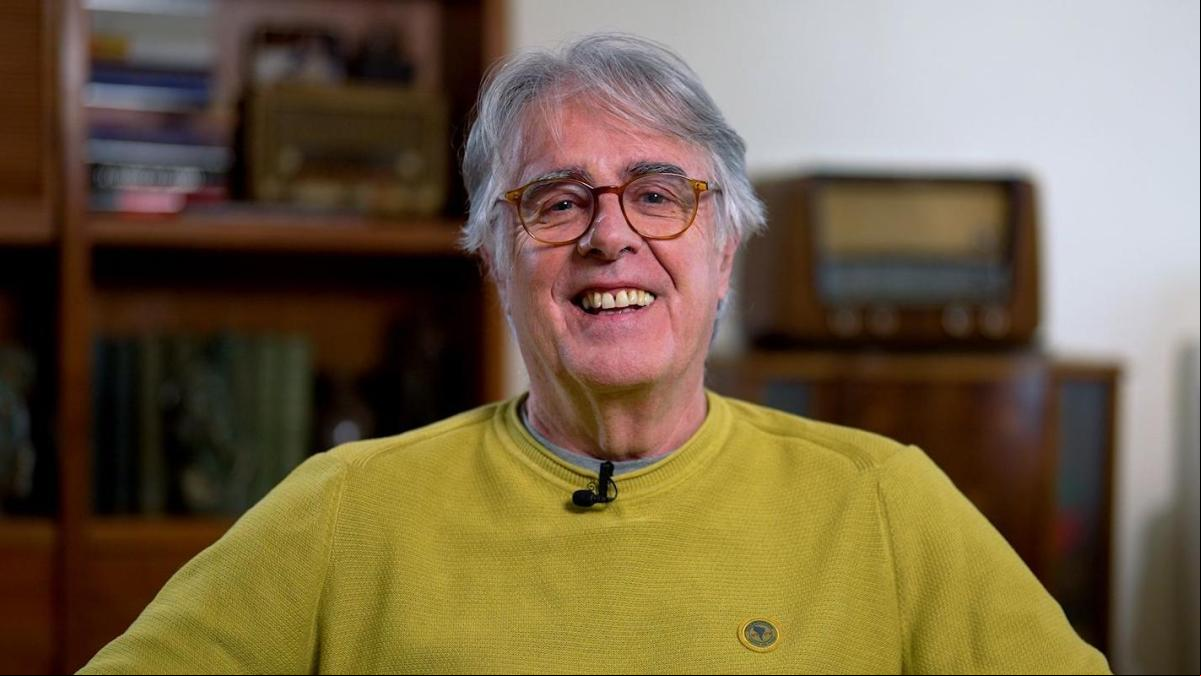 Siro López, periodista (68 años): “Nuestra generación no podía hablar del psicólogo, te decían que estabas loco; yo seguro que lo he necesitado”