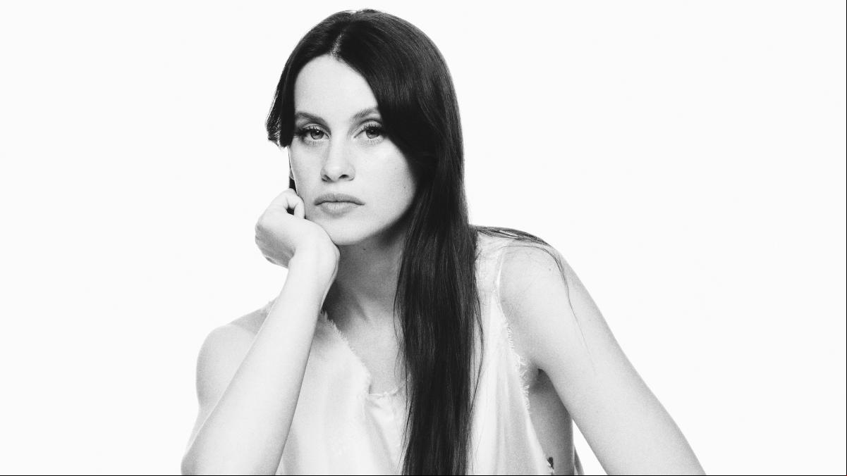 Milena Smit, calma y aplomo: “Quiero contar una historia en la que brille el amor y no el dolor”