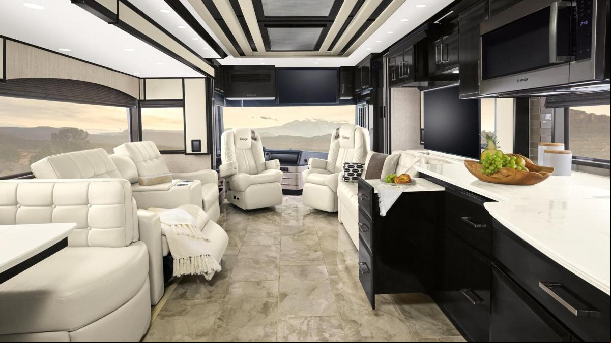 Así es la impresionante autocaravana en la que el lujo se convierte en cotidiano