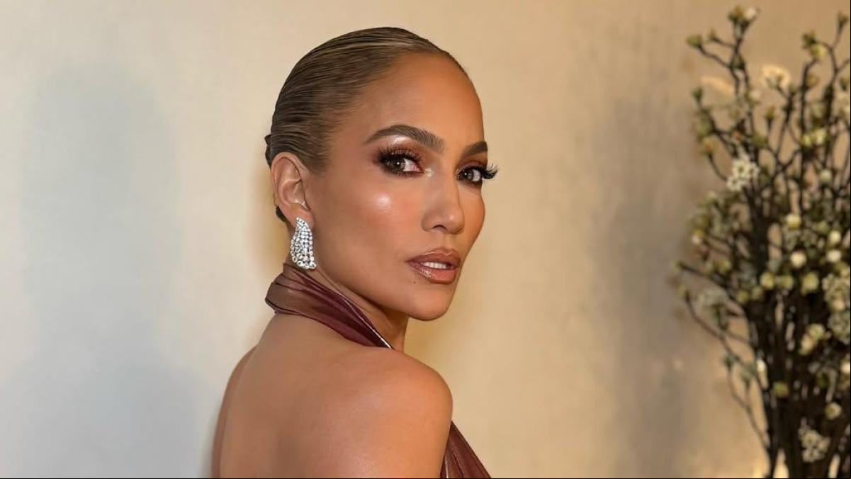 25 años después: el guiño de Jennifer Lopez a su look más icónico en la fiesta preGrammy