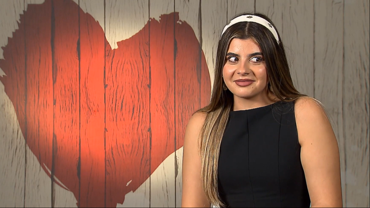 El gesto de un soltero que ha escandalizado a su cita a su llegada a First Dates: ¿Qué hace? No me conoce