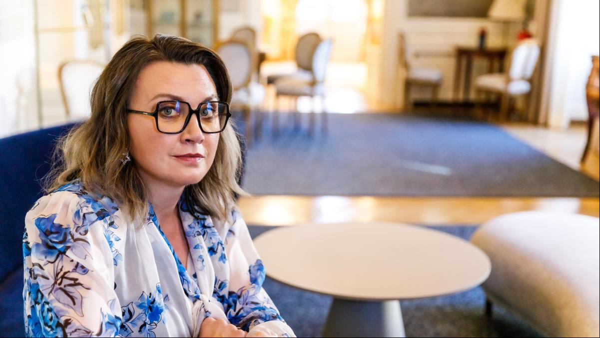 Camilla Läckberg: “He tragado mucho durante años por estar casada con un hombre más joven, pero a nadie le importa que haya esposas mucho más jóvenes”