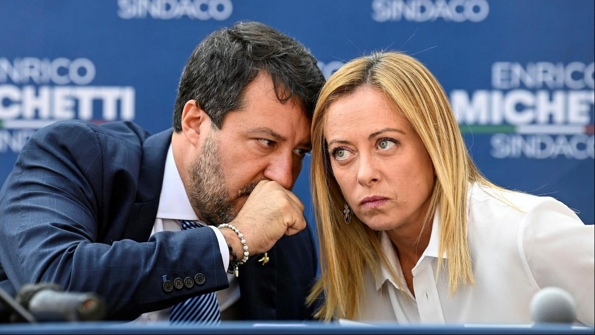 Los chats conspiranoicos y secretos de Meloni