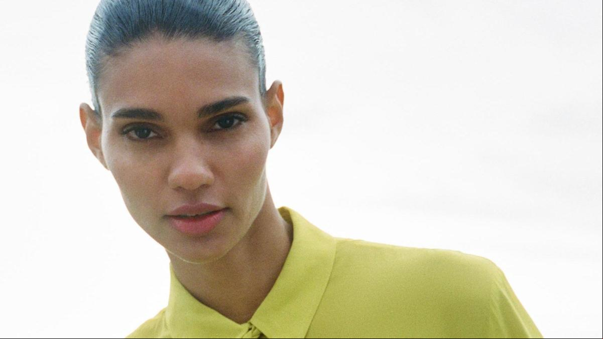 Lo último de Zara: del vestido de invitada perfecta por 45 euros a la americana estampada para transformar un conjunto de básicos