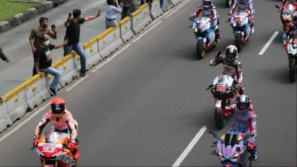 Elegancia y adrenalina en una sola prenda: la sudadera ideal para ver el estreno de Moto GP