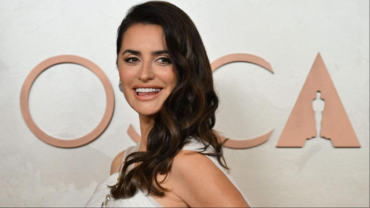 Penélope Cruz se viste de novia para pisar la alfombra roja de los Oscar 2025