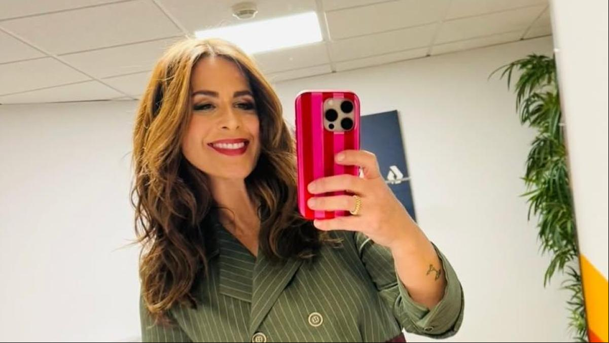 Ni Zara ni Mango: Nuria Roca adelanta una de las tendencias que más se verán esta temporada con un traje de invitada de 240 euros