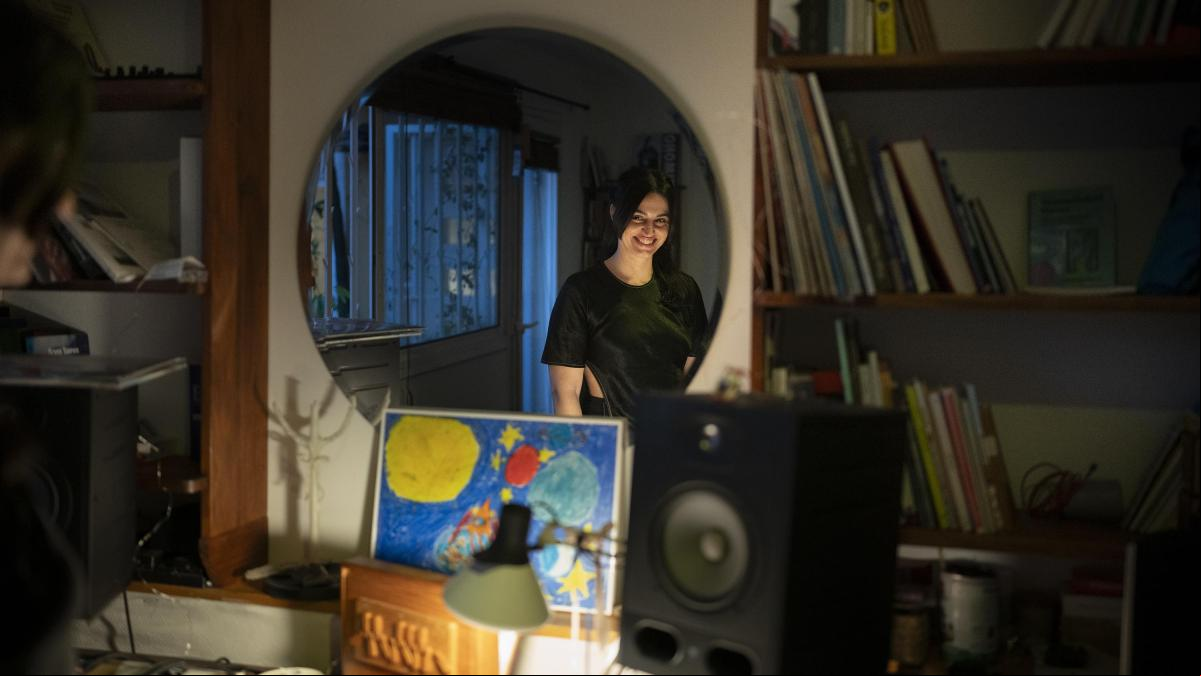 La biblioteca de Maria Arnal: el corazón de la casa
