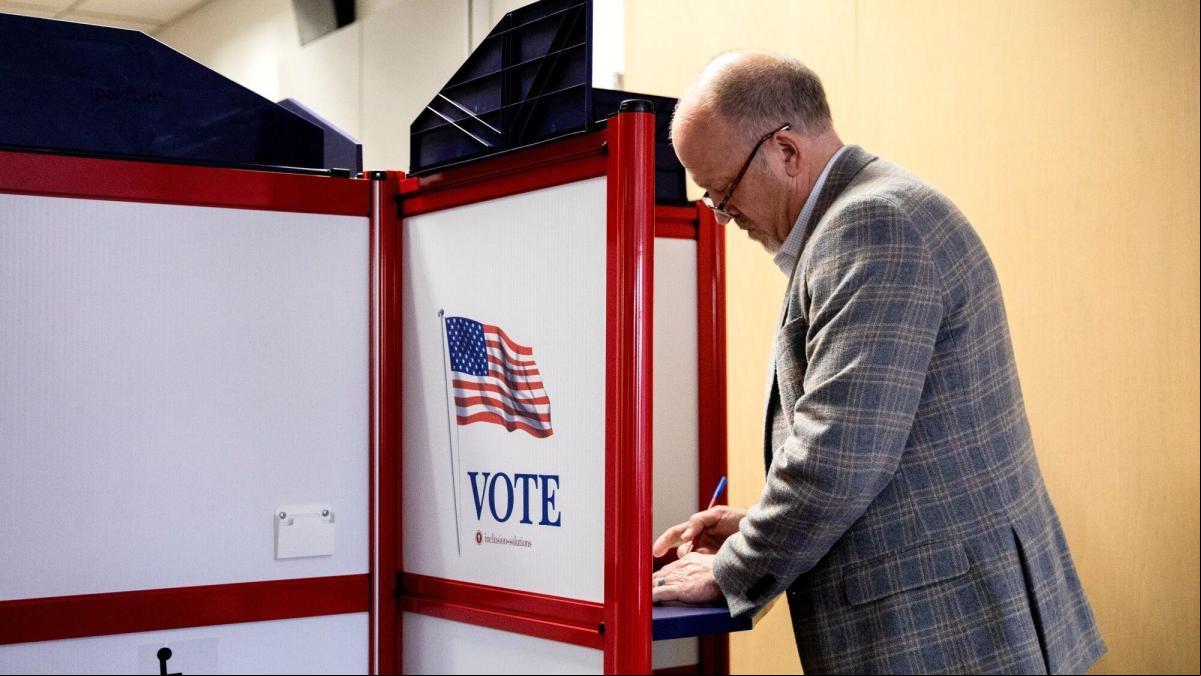Las urnas en Wisconsin y Florida ponen a prueba el apoyo a las políticas de Trump