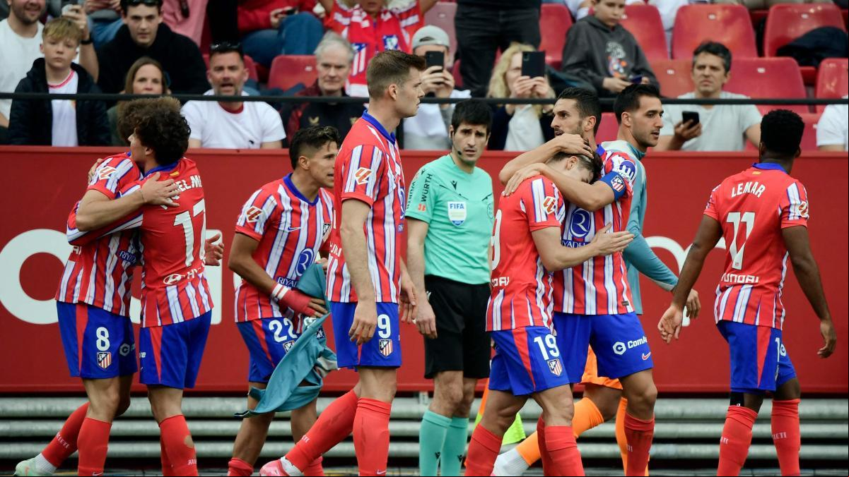 El Atlético se sube a su último tren en Sevilla El Atlético se sube a su último tren en Sevilla
