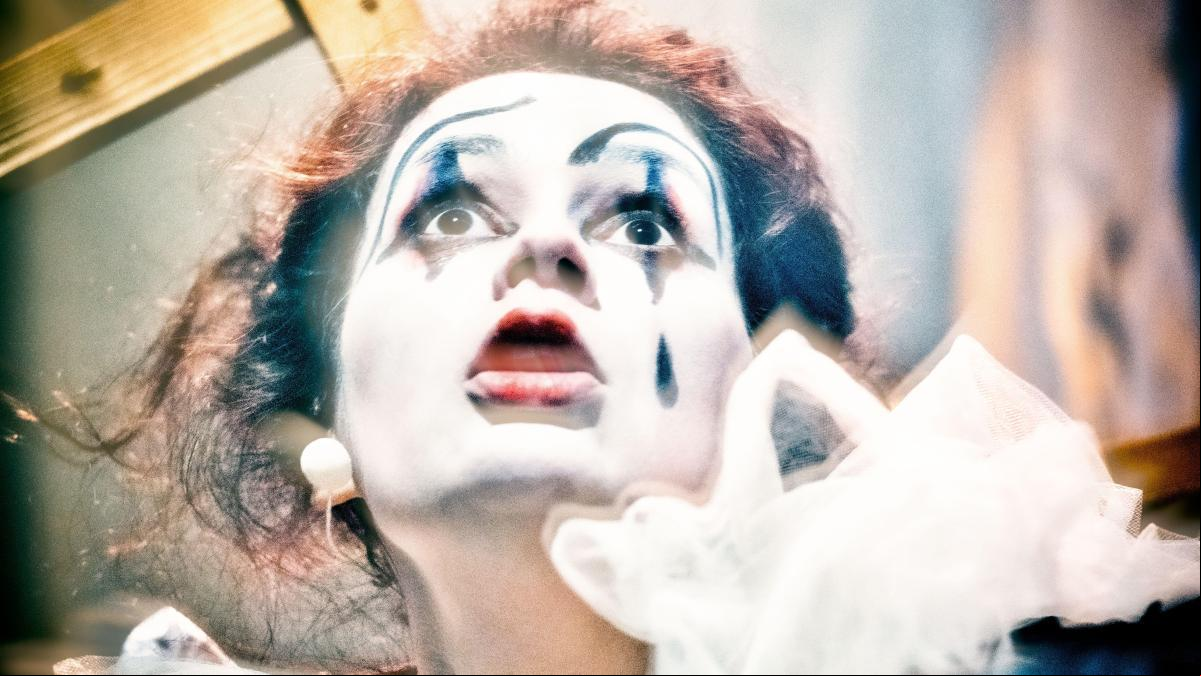 Cuando tal día como hoy, cien años después, la violinista se transforma en Pierrot Lunaire Cuando tal día como hoy, cien años después, la violinista se transforma en Pierrot Lunaire