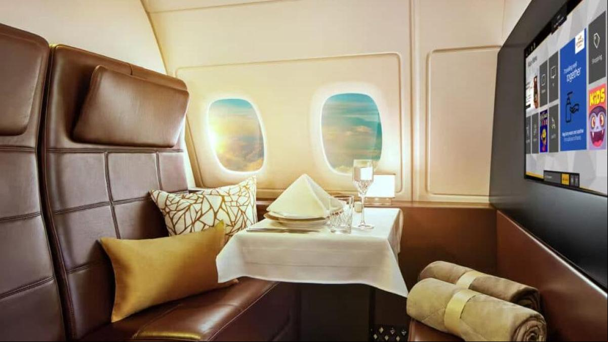 Compran dos billetes de avión económicos y acaban viajando en asientos valorados en 20.000 dólares