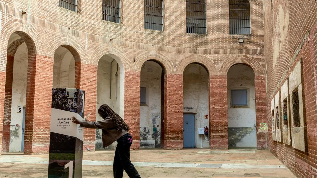 De cárceles represivas a espacios para la libertad y la transgresión De cárceles represivas a espacios para la libertad y la transgresión