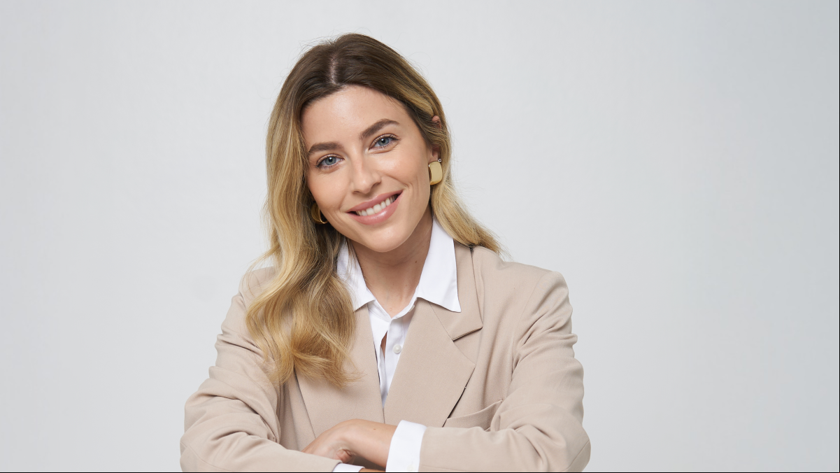 Natalia Cebrián, asesora de imagen: “Si en verano te quemas con facilidad o te bronceas rápido, tu piel te da pistas clave sobre tu estación y tu colorimetría”