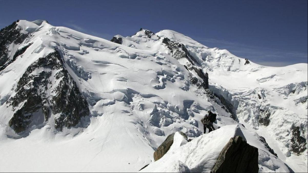 Mueren dos alpinistas vascos al caer desde la cumbre del Mont Blanc