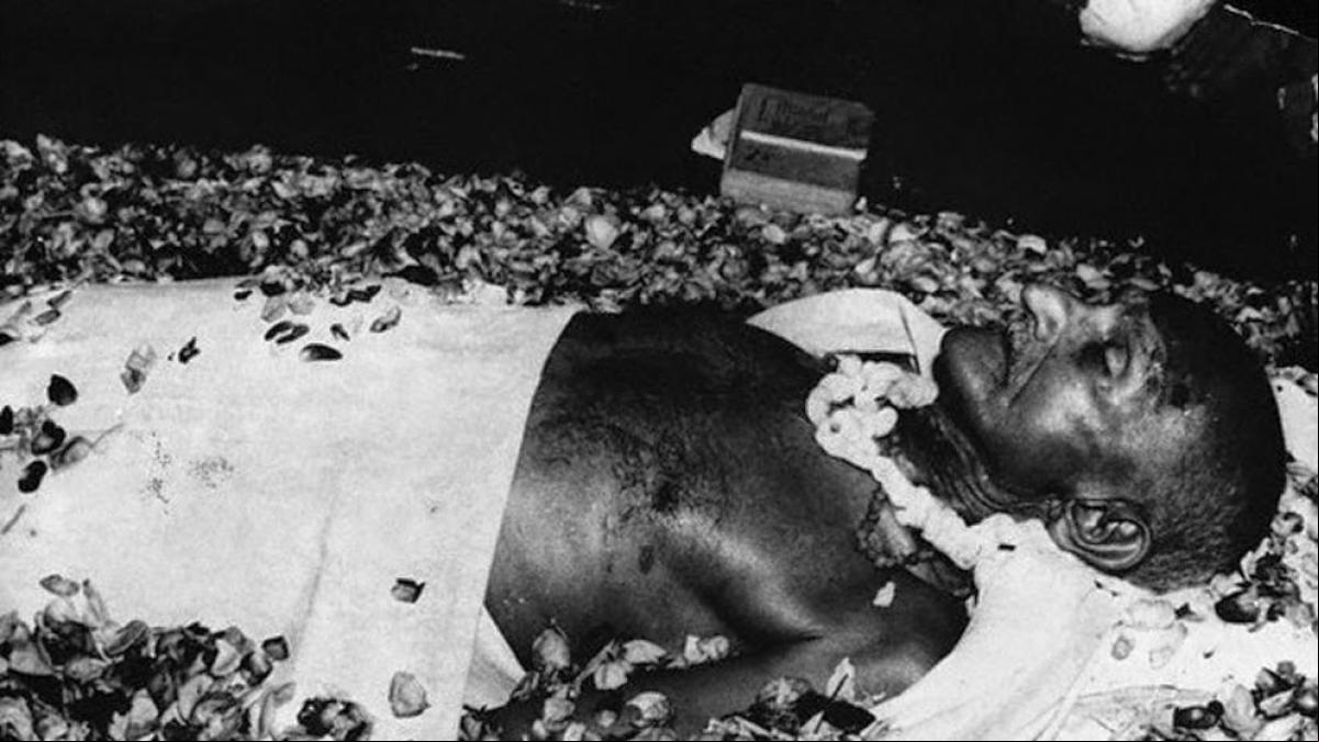 El asesinato de Gandhi: abatido por la violencia