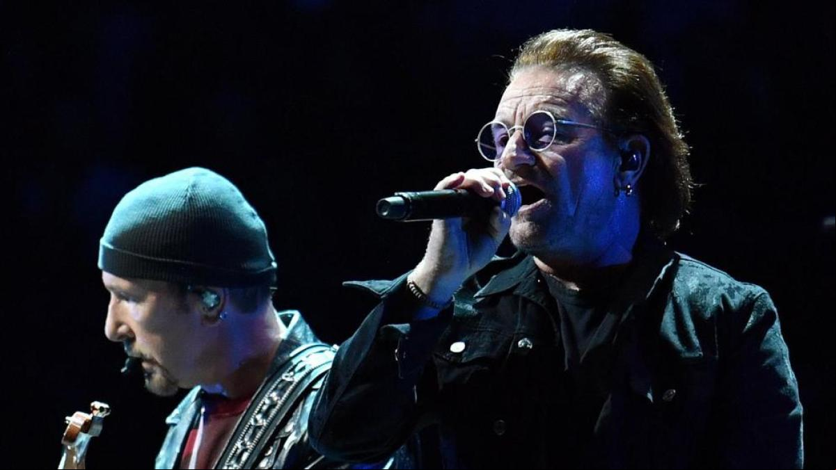 Bono y The Edge homenajean a las víctimas del Domingo Sangriento