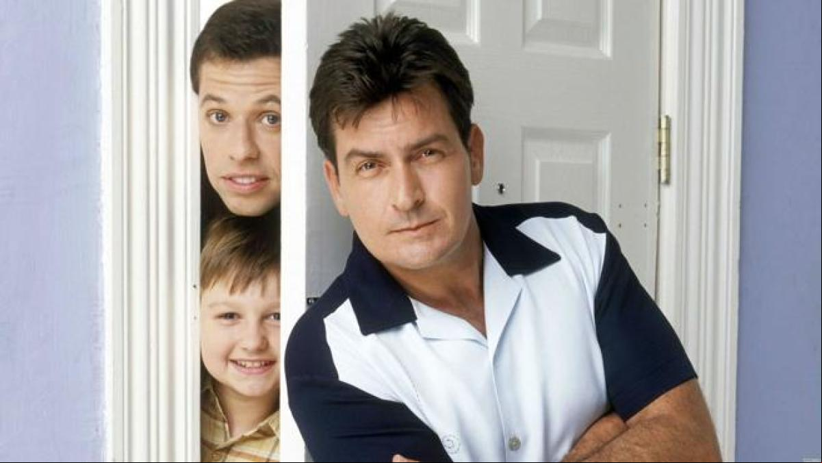 Charlie Sheen y el creador de ‘Dos hombres y medio’ ponen fin a su enemistad