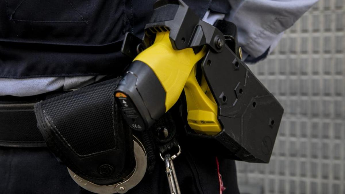 La Guardia Urbana de Barcelona contará en un año con 22 pistolas táser