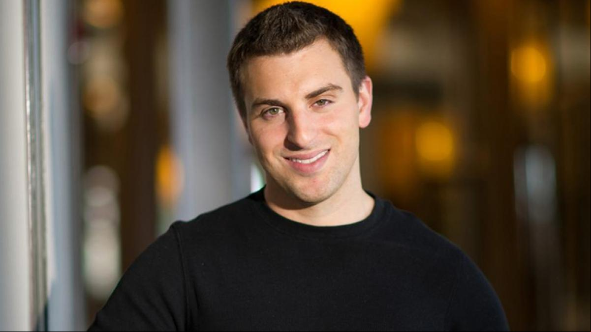 Brian Chesky, cofundador y CEO de Airbnb: “Mi madre me dijo: ¿Así que creaste una web para que extraños duerman en tu casa porque no tienes dinero para el alquiler?”