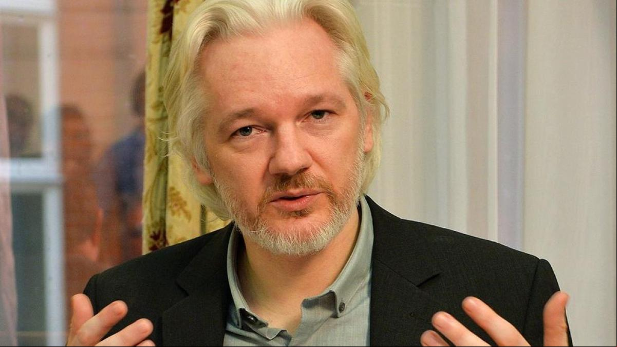 Julian Assange recibe el permiso para casarse en prisión con su pareja