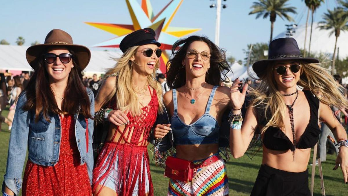 Vuelve Coachella 2022: un repaso a los looks que marcaron historia en el festival