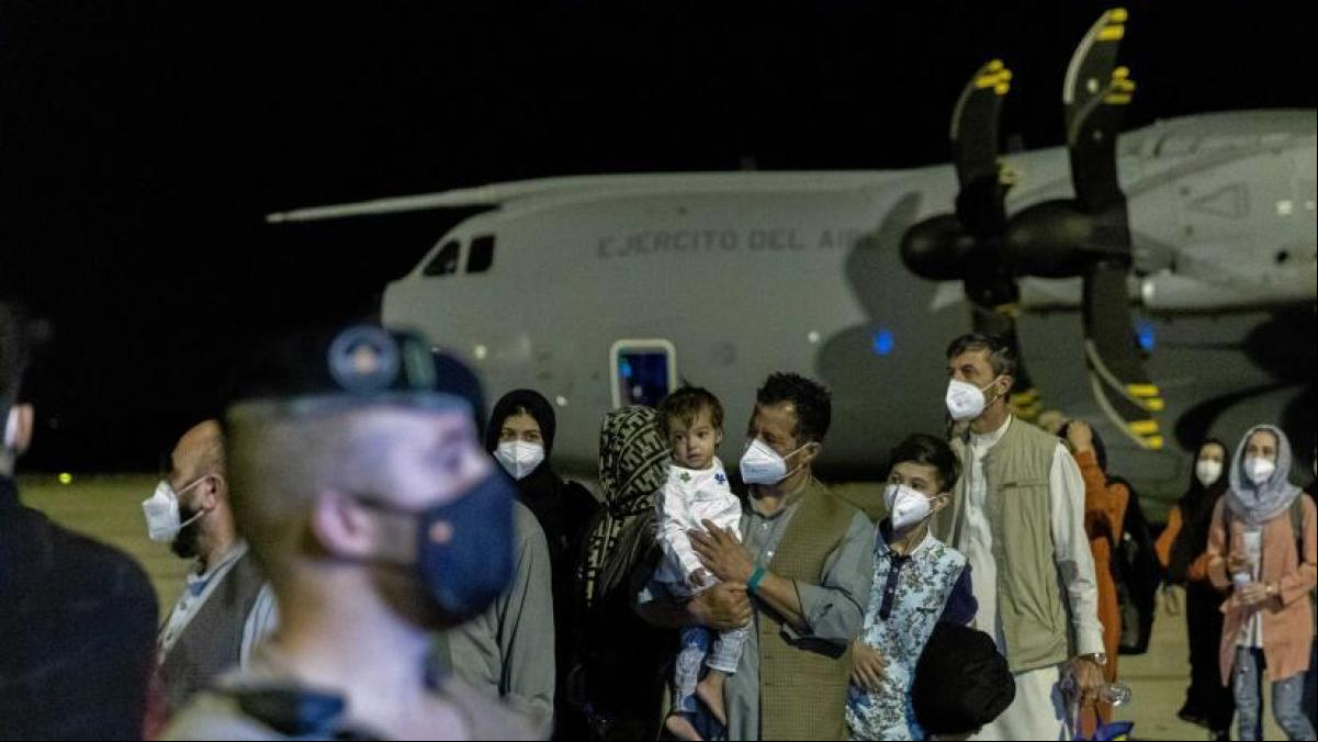 El avión fletado por España para la evacuación de 53 repatriados de Afganistán aterriza en Madrid