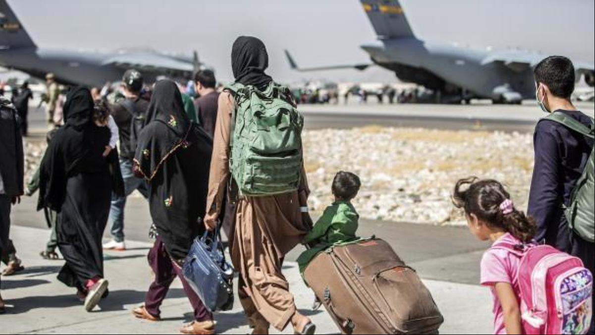 El aeropuerto de Kabul reabre para recibir ayuda y operar pronto vuelos civiles