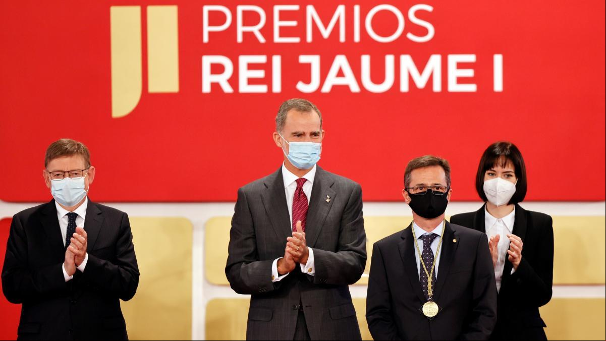 Felipe VI asegura en los Jaume I que es tiempo de ciencia con más urgencia que nunca