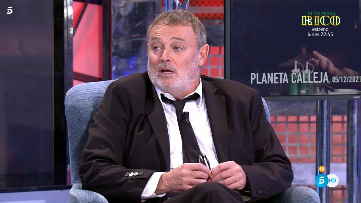 Pablo Carbonell sufre a un pasajero en el tren que cuenta su vida y lo publica: Apasionante