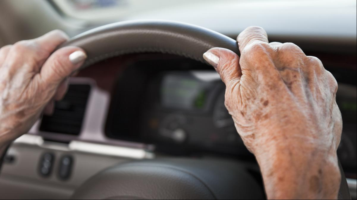 La DGT te limitará conducir si tienes más de 65 años y sufres alguno de estos problemas de salud