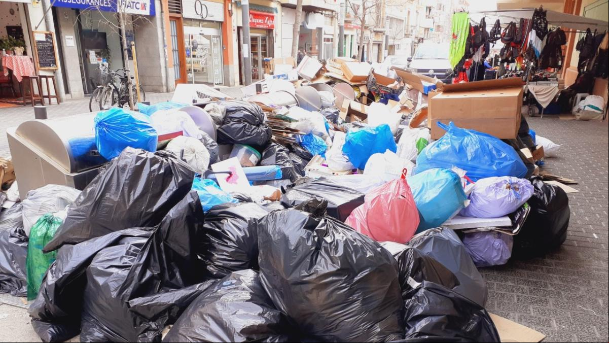 La huelga de la basura se complica en Vilanova i la Geltrú en pleno Carnaval