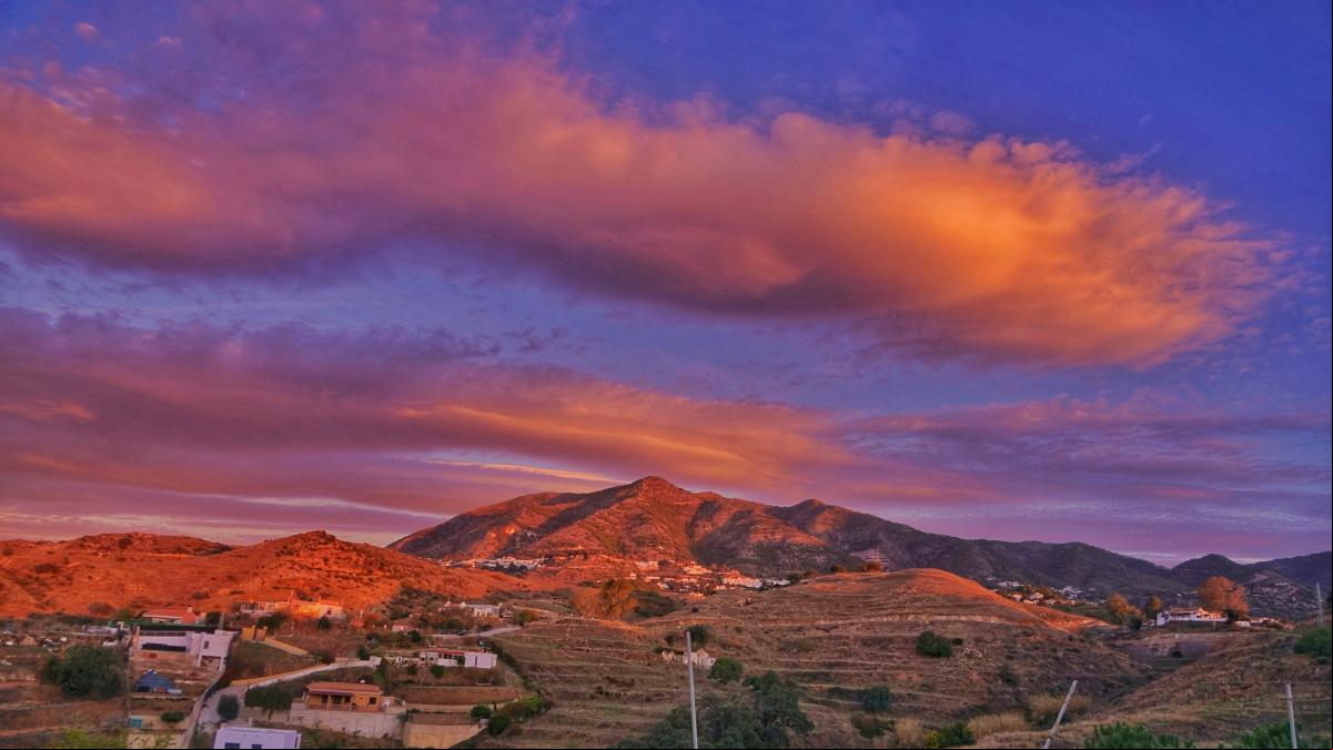 Candilazos lenticulares en la sierra de Mijas
