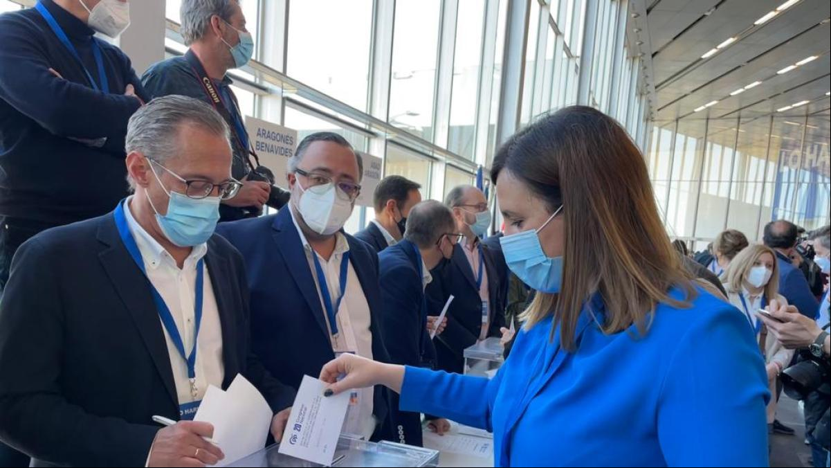 Feijóo eleva a María José Català, que mantiene una estrecha complicidad con González Pons