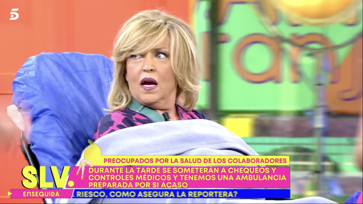 La surrealista reaparición de Lydia Lozano en ‘Sálvame’ tras romperse el brazo
