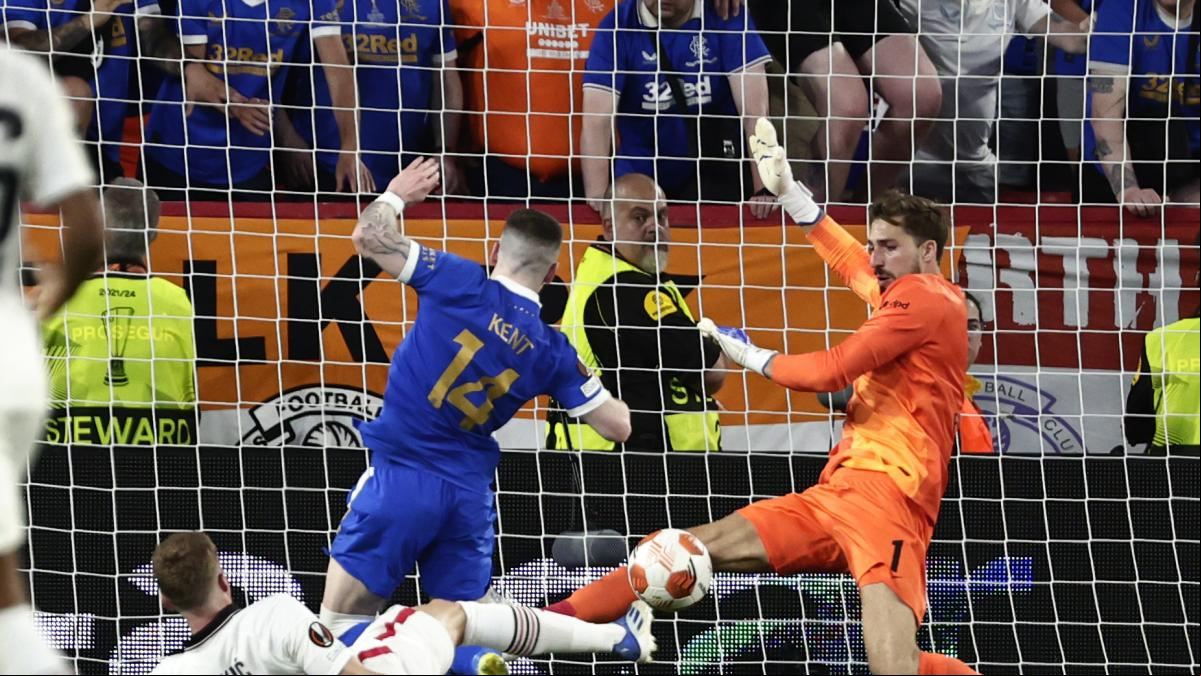 Los penaltis sonríen al Eintracht